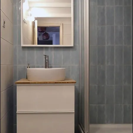 The Henhouse - A Modern Loft In The Very Center *