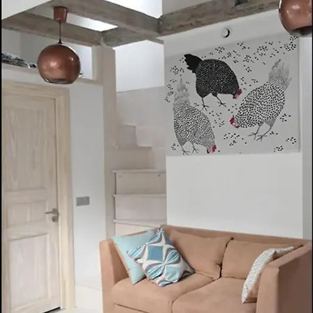 The Henhouse - A Modern Loft In The Very Center